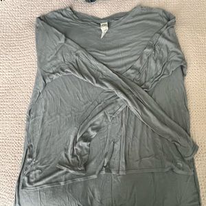 long sleeve tunic style workout top